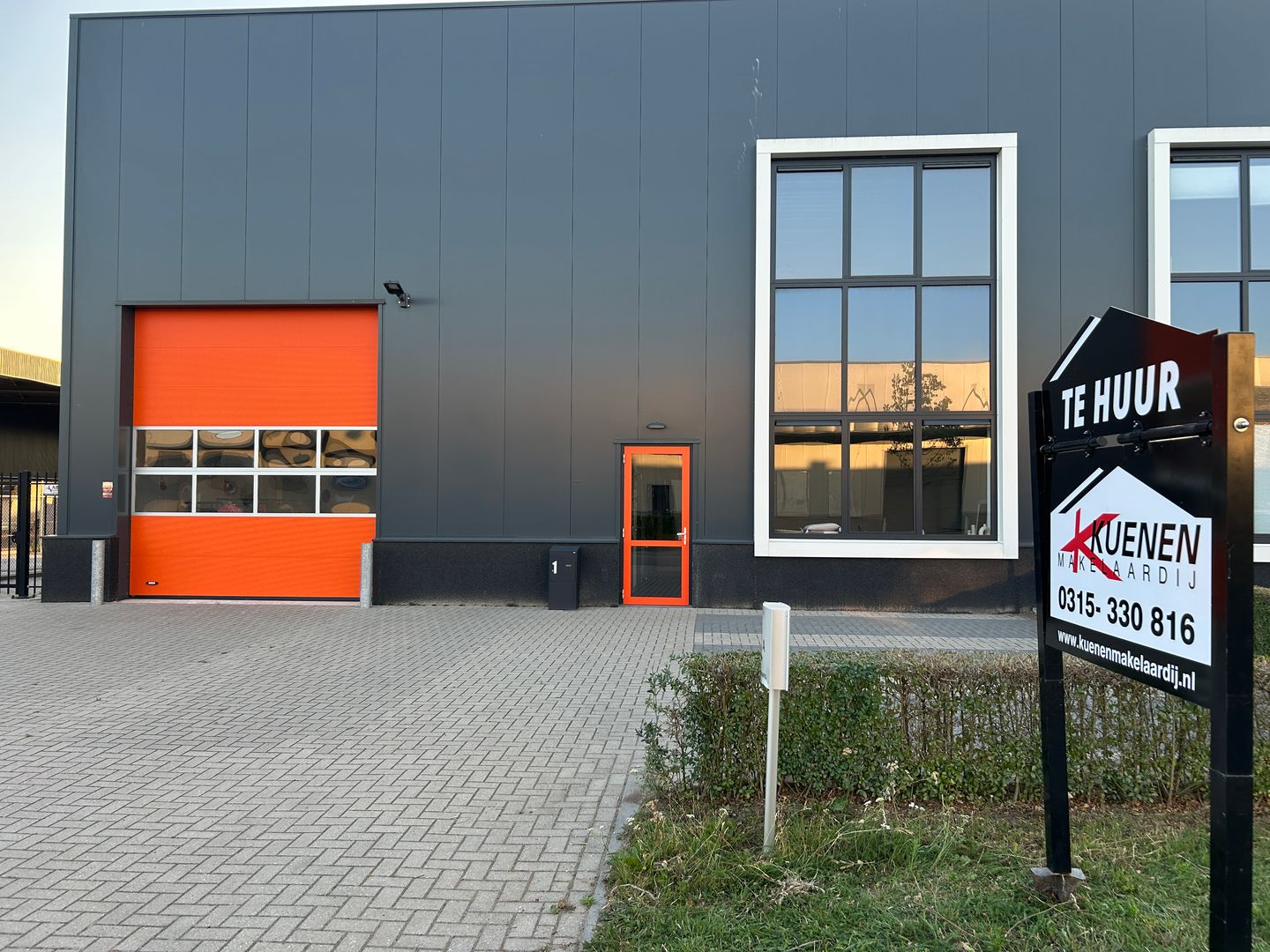 View photo 2 of Kronenweg 1
