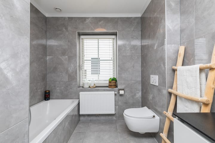 Photo 60 of Ernest Waltonstraat 5