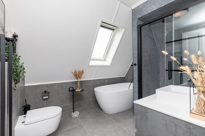 Photo 74 of Ernest Waltonstraat 5