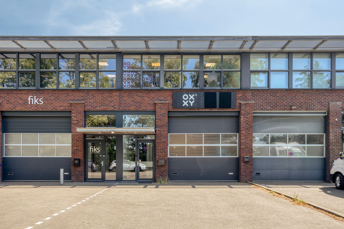 View photo 2 of Ambachtsweg 16
