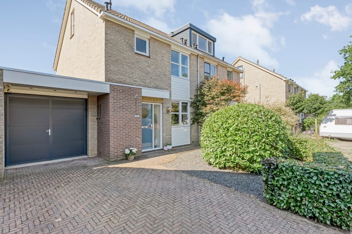 Photo 4 of van der Helststraat 25