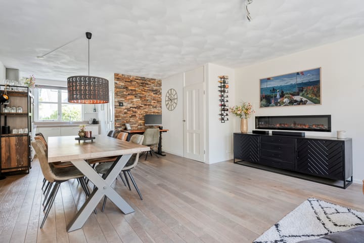 Photo 8 of van der Helststraat 25