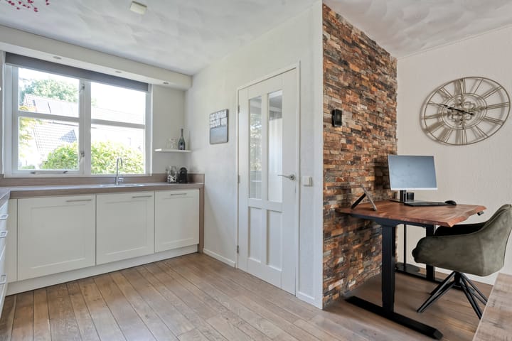 Photo 13 of van der Helststraat 25