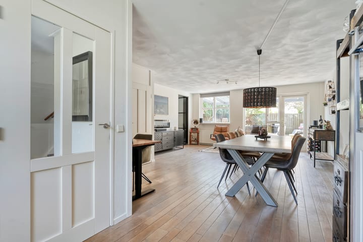 Photo 14 of van der Helststraat 25