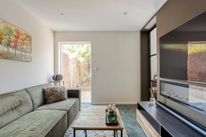 Photo 16 of van der Helststraat 25