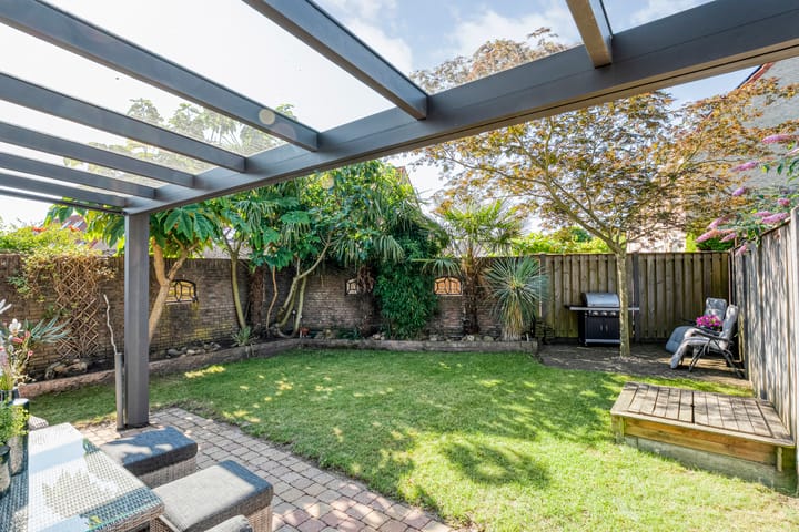 Photo 31 of van der Helststraat 25