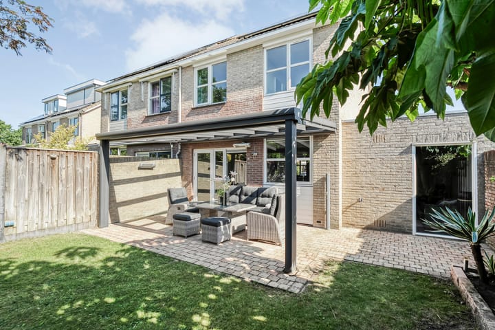 Photo 34 of van der Helststraat 25