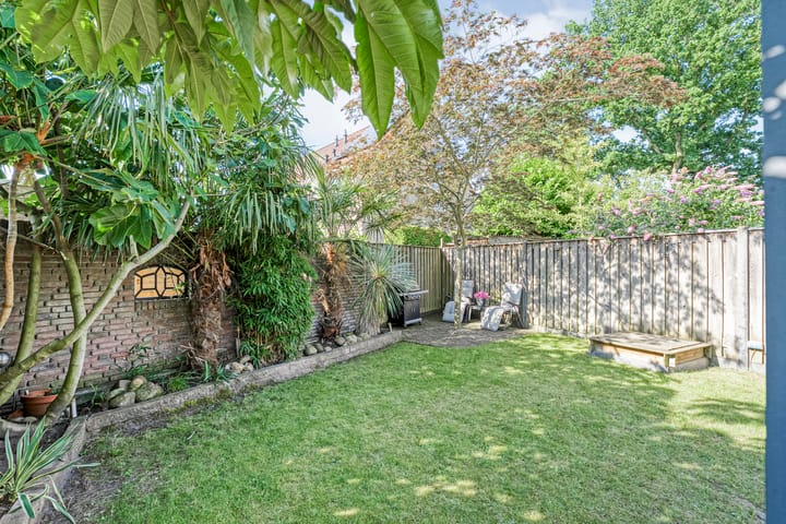 Photo 35 of van der Helststraat 25