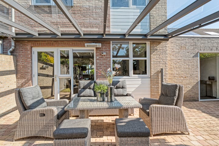 Photo 38 of van der Helststraat 25