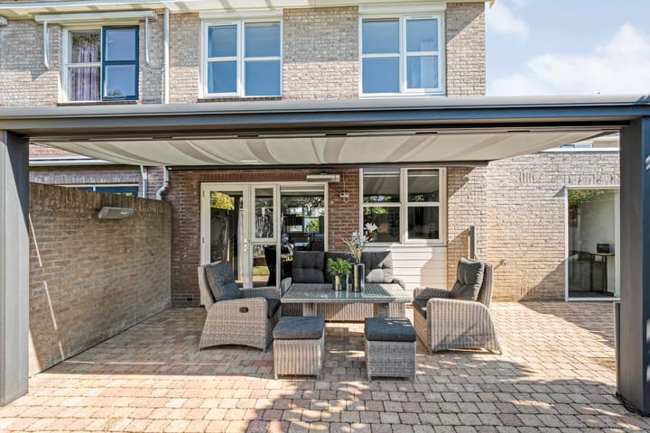 Photo 39 of van der Helststraat 25