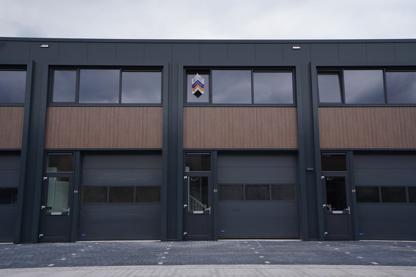 Bekijk foto 1 van Lage Kamp 6-17