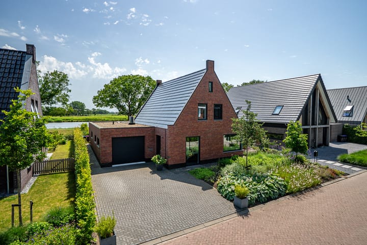 Photo 2 of De Waring 5-E