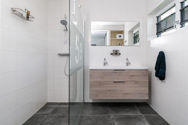 Photo 18 of De Waring 5-E