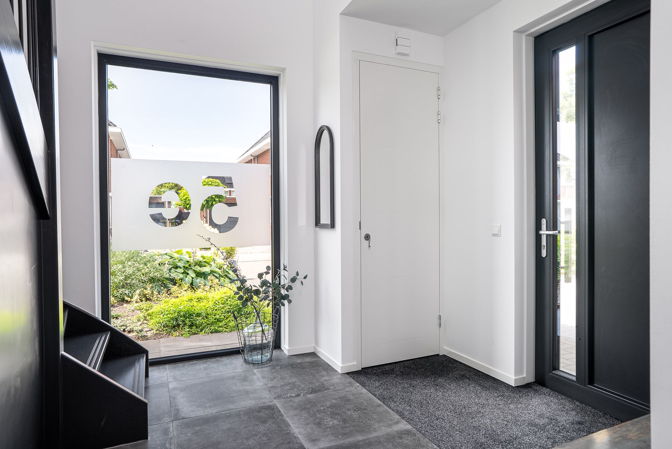 Photo 39 of De Waring 5-E