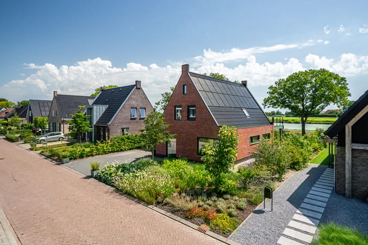 Photo 41 of De Waring 5-E