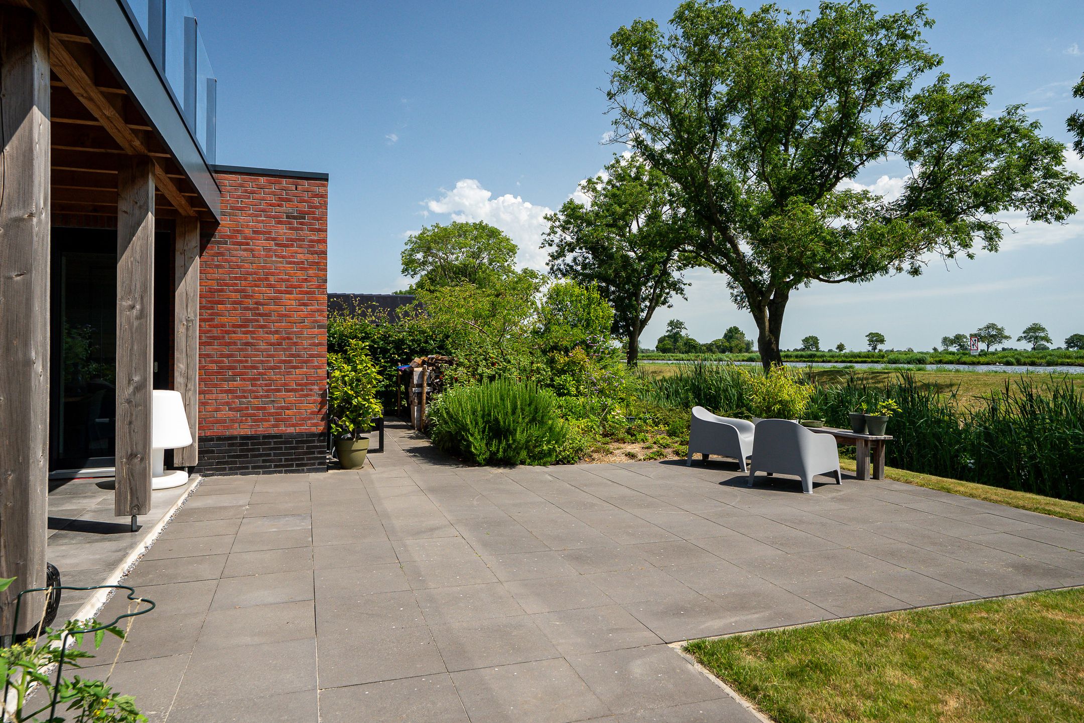 Photo 45 of De Waring 5-E