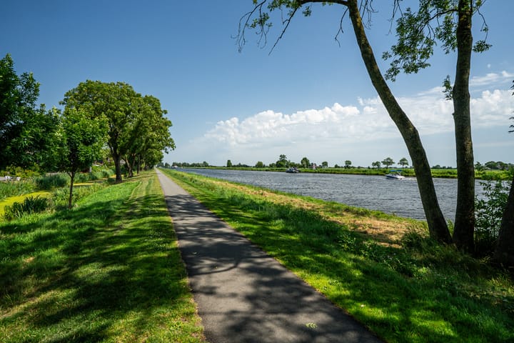 Photo 49 of De Waring 5-E