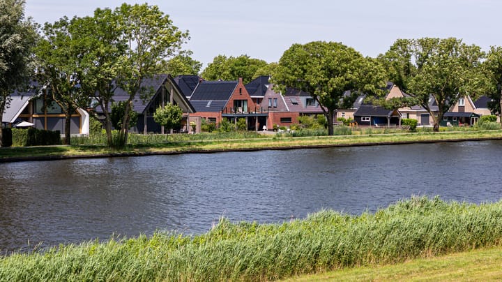 Photo 52 of De Waring 5-E