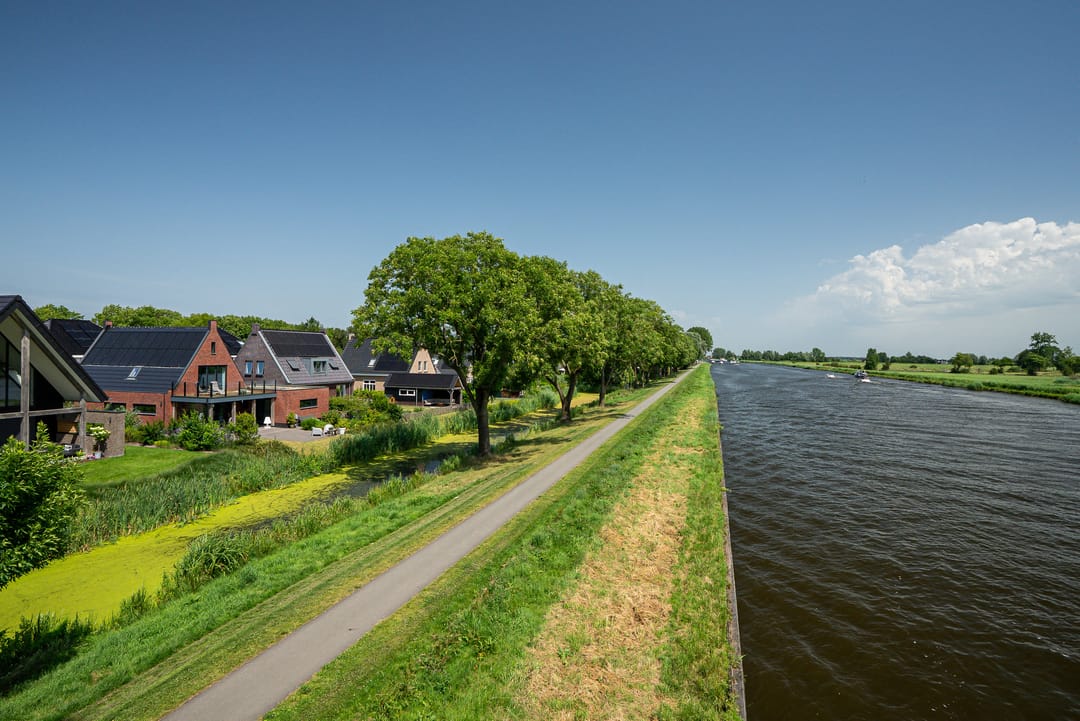 Photo 53 of De Waring 5-E