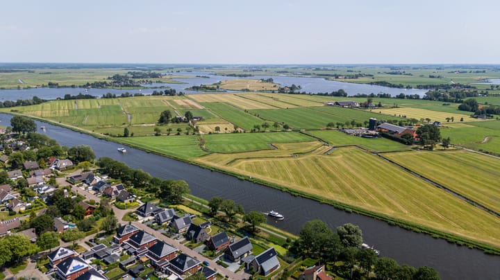 Photo 55 of De Waring 5-E