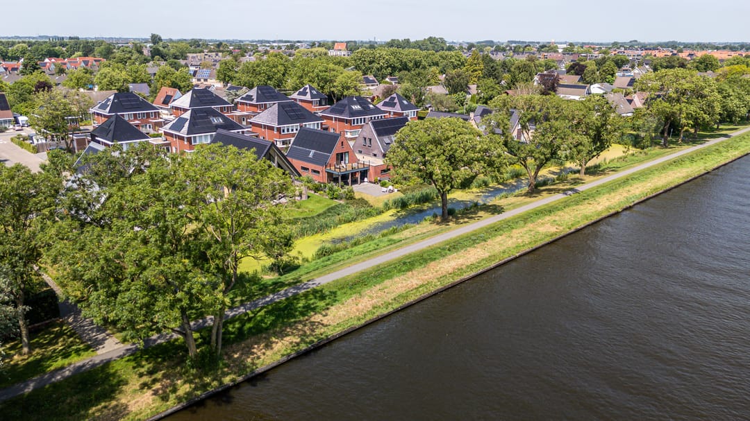 Photo 56 of De Waring 5-E