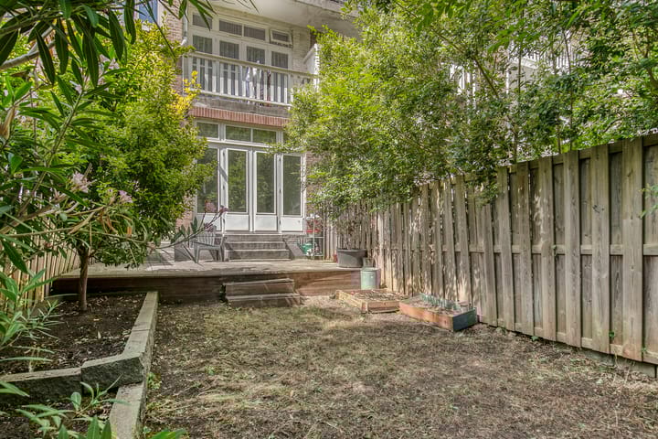 Foto 20 van Luzacstraat 10-A