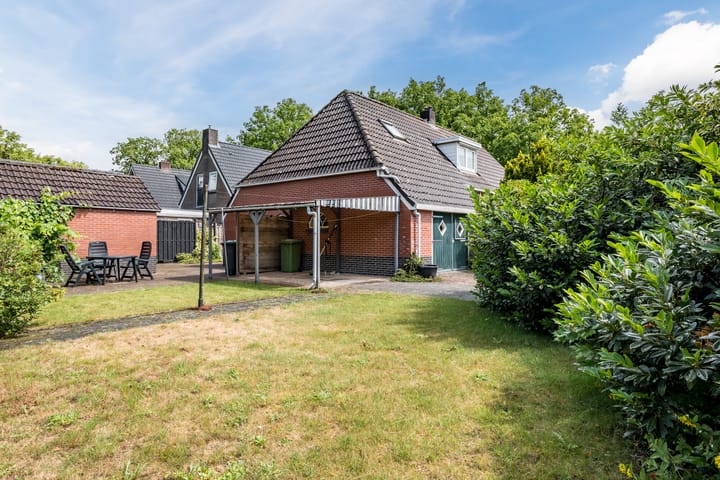 Foto 37 van Burgemeester Gualthérie van Weezelplein 5