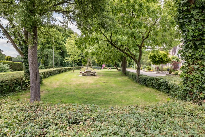 Foto 43 van Burgemeester Gualthérie van Weezelplein 5