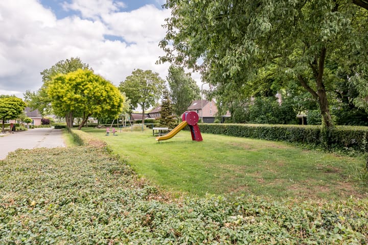 Foto 44 van Burgemeester Gualthérie van Weezelplein 5