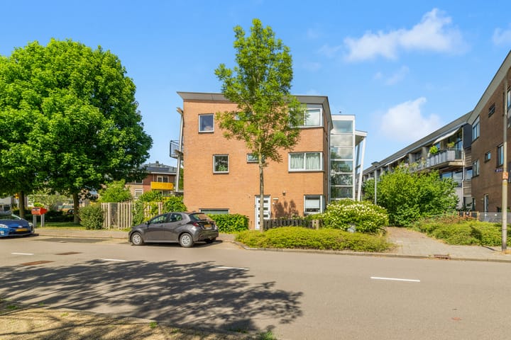 Foto 24 van Anna van Renesselaan 18-D