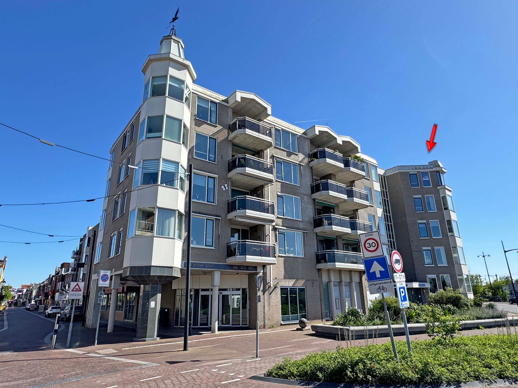 Photo 6 of Stationsplein 45