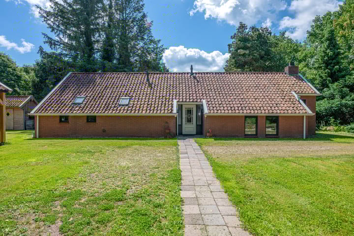 Foto 12 van Lutjeloosterweg 28