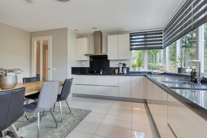 Foto 2 van Bijenkorf 54