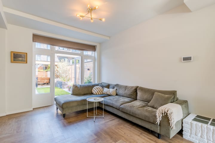 Foto 11 van E. Thomassen à Thuessinklaan 32