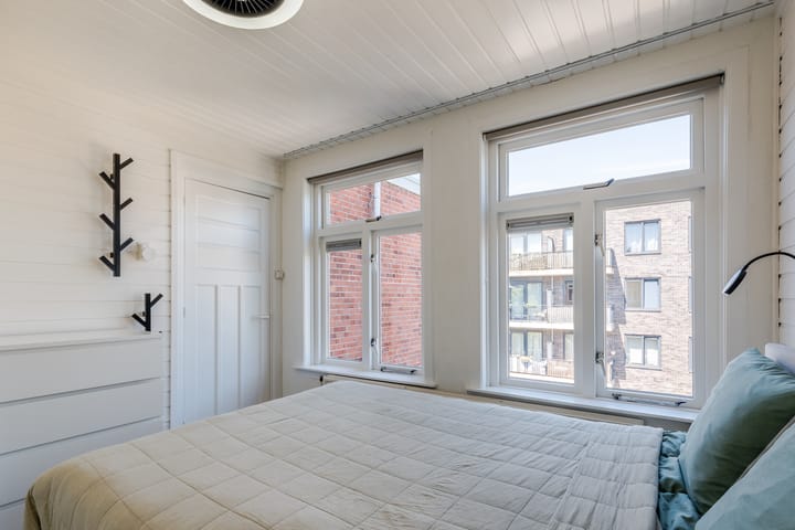 Foto 26 van E. Thomassen à Thuessinklaan 32