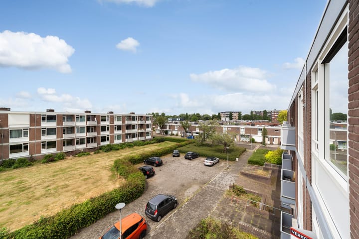 Photo 2 of Domela Nieuwenhuisstraat 33