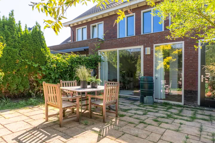 Photo 8 of Rechtsbuitenstraat 4