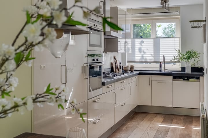 Photo 15 of Rechtsbuitenstraat 4