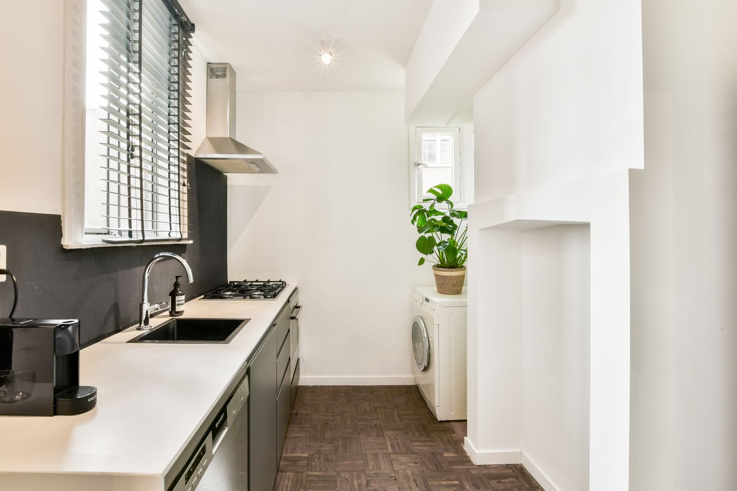 Photo 5 of Van Houweningenstraat 66-2