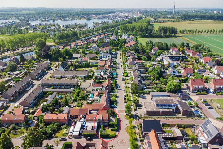 I.G.J.van den Boschstraat 7