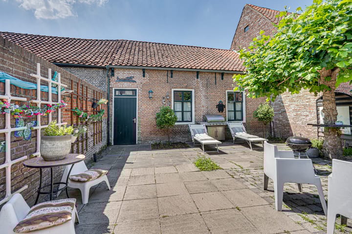 Photo 49 of Voorstraat 36