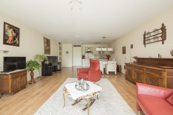 Photo 14 of Agneshove 42