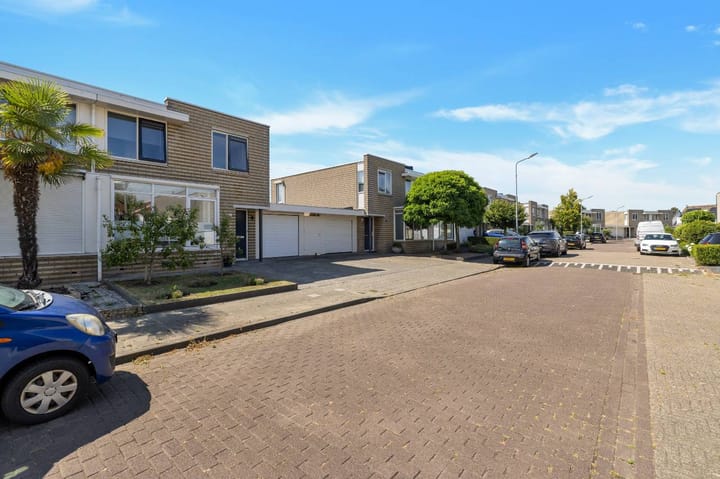 Photo 4 of Suze Groeneweglaan 66