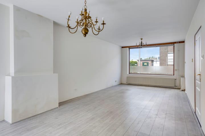 Photo 4 of Spoorstraat 214