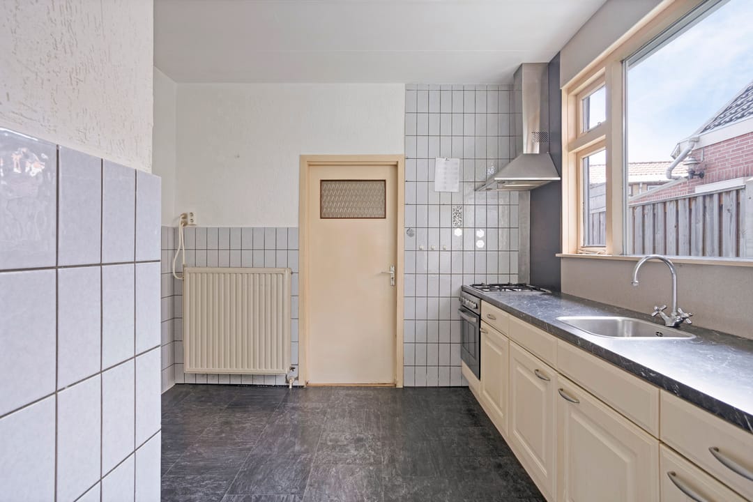 Photo 7 of Spoorstraat 214