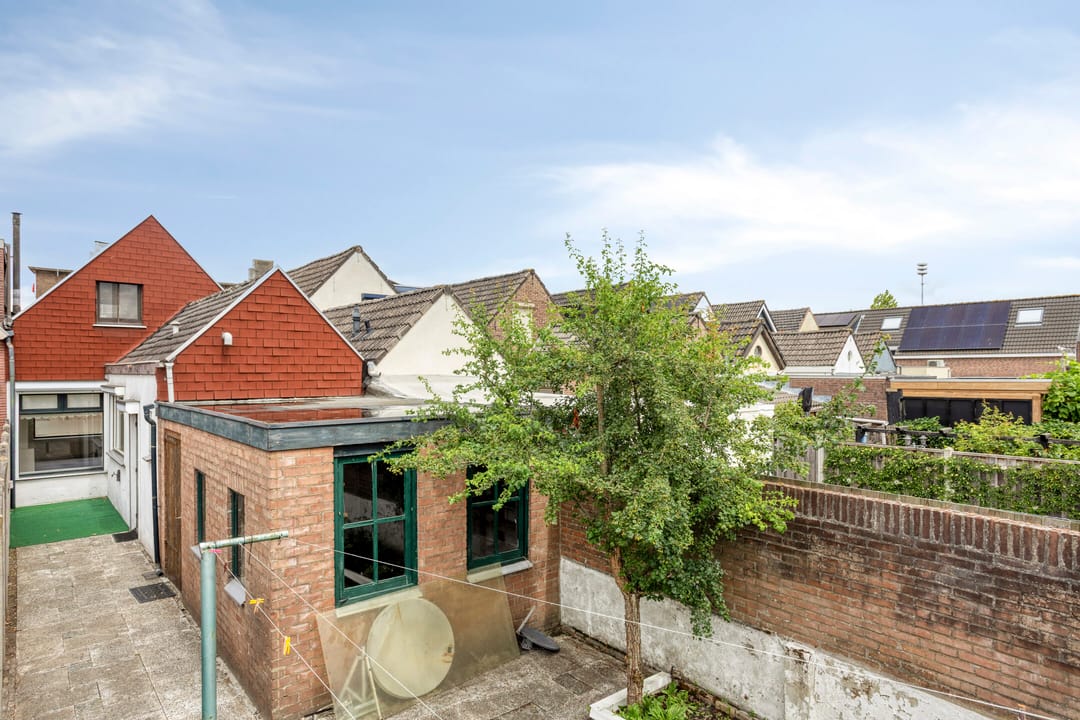 Photo 22 of Spoorstraat 214