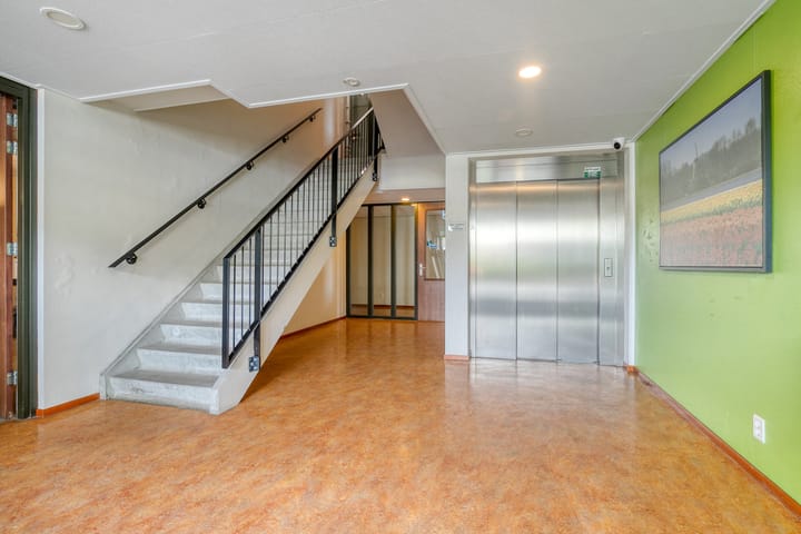 Photo 9 of Tamarixplantsoen 235