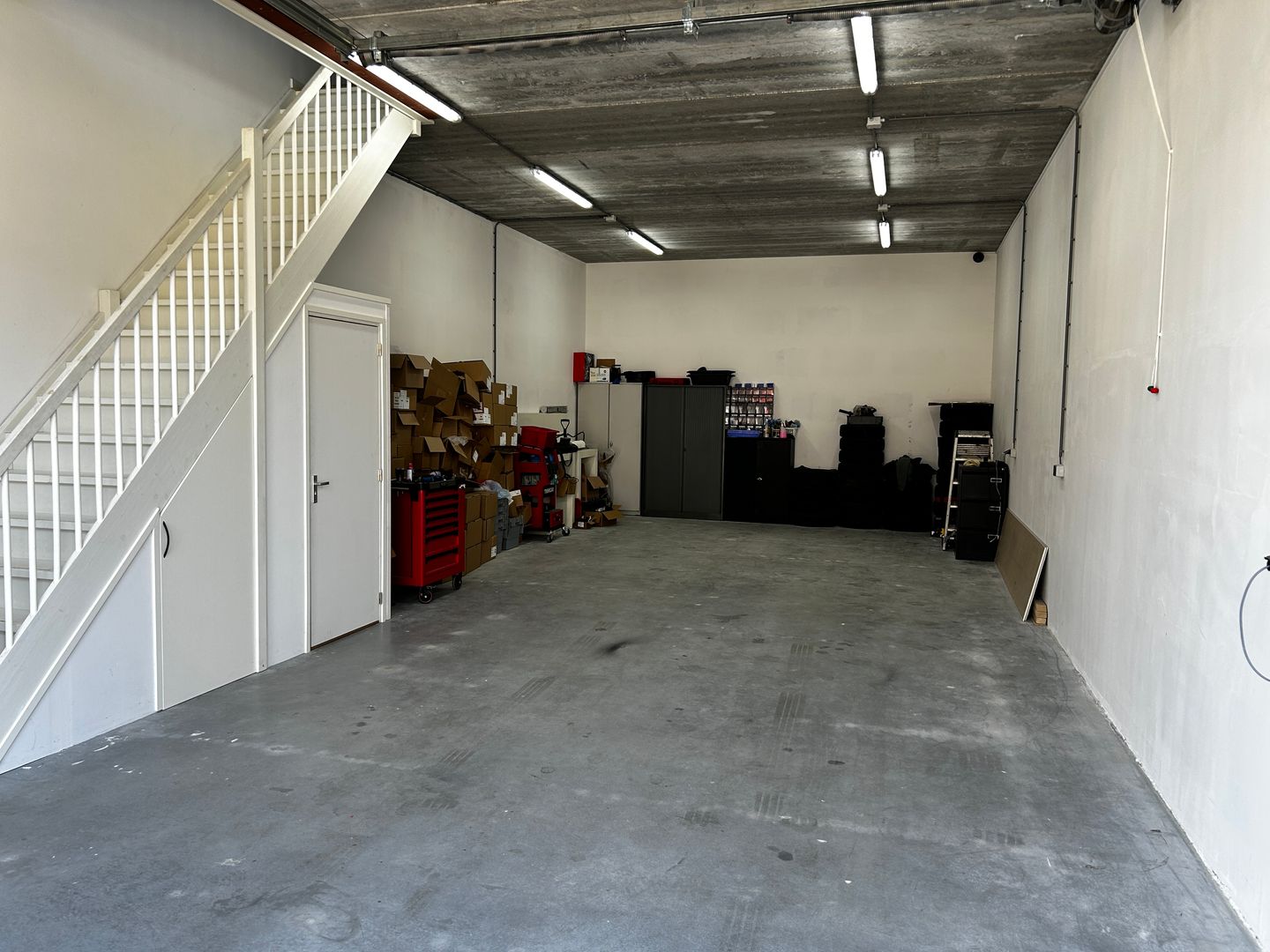 View photo 2 of Newtonstraat 64
