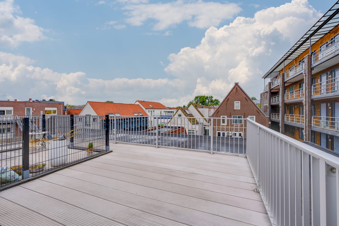 Photo 16 of Dubbele buurt 15-F