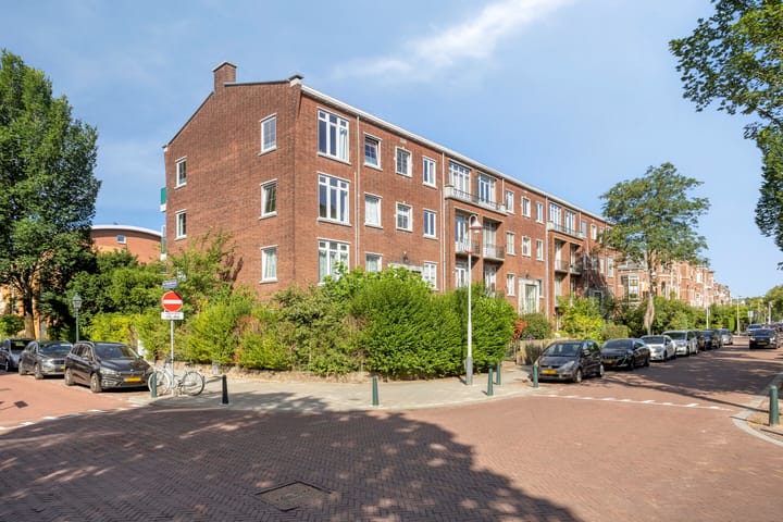 Foto 1 van Johan van Oldenbarneveltlaan 14-B